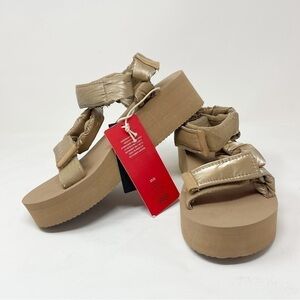 XTI URBAN BRAND STREET STYLE Women’s Tan Vegan Flatform Puffer Sandals 10